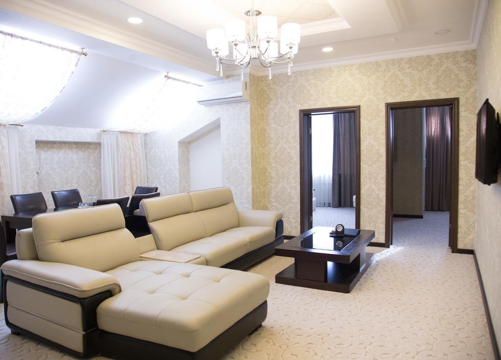 Premier Hotel Bichkek Extérieur photo