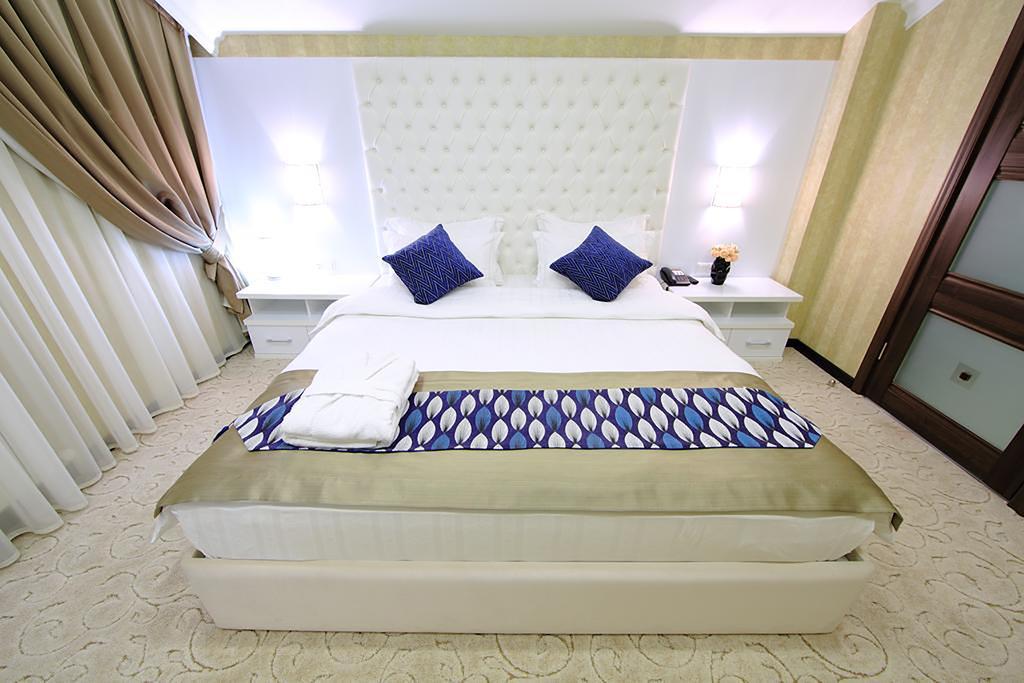 Premier Hotel Bichkek Extérieur photo