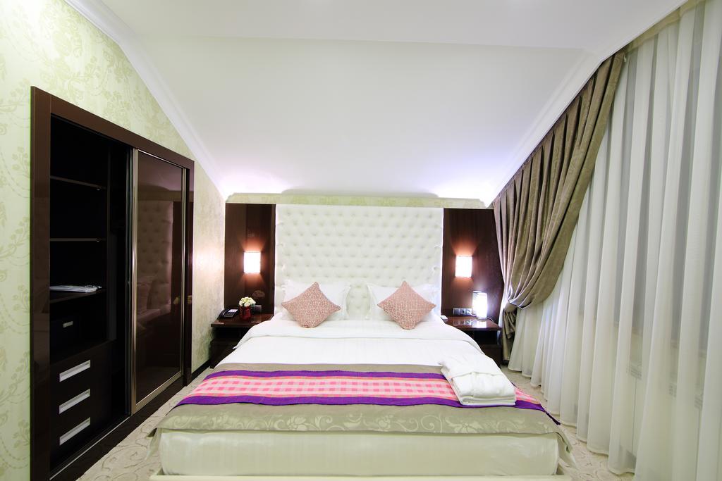 Premier Hotel Bichkek Extérieur photo