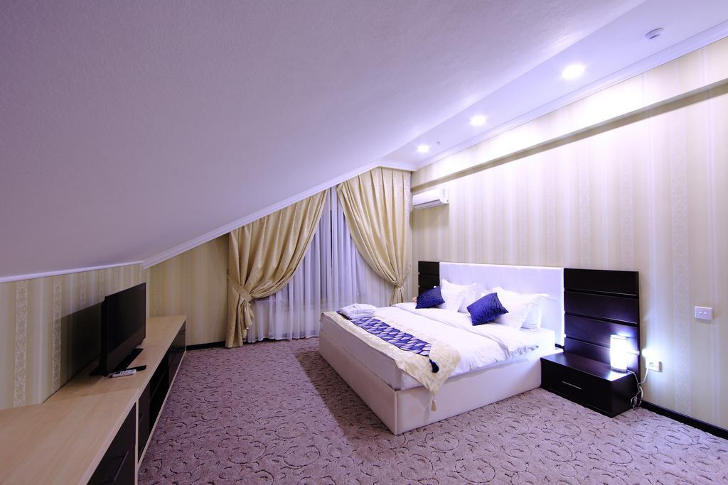 Premier Hotel Bichkek Extérieur photo