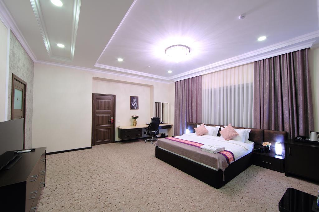 Premier Hotel Bichkek Extérieur photo