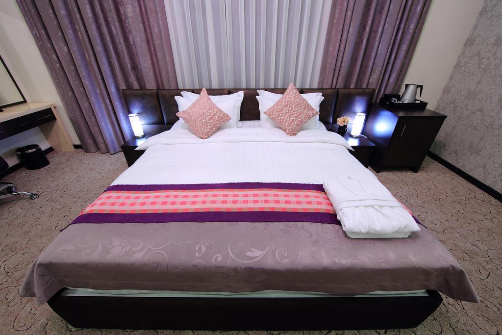 Premier Hotel Bichkek Extérieur photo