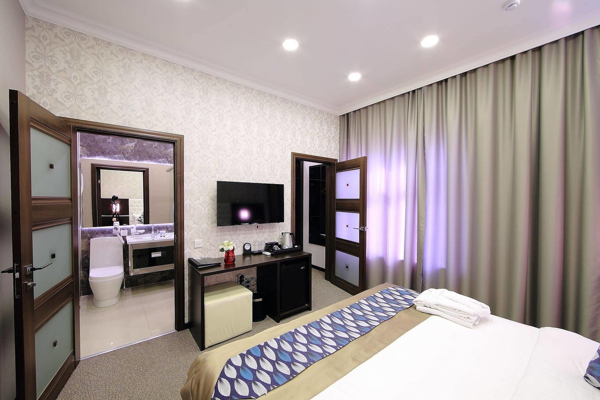 Premier Hotel Bichkek Extérieur photo