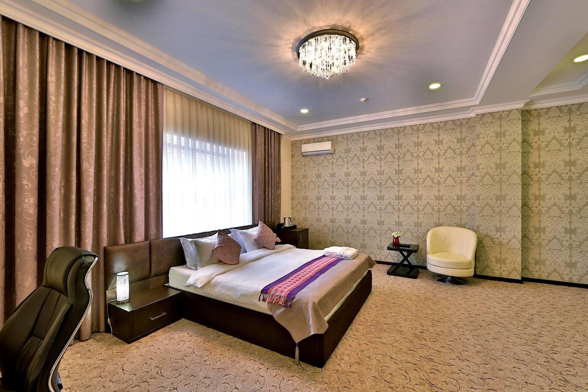 Premier Hotel Bichkek Extérieur photo