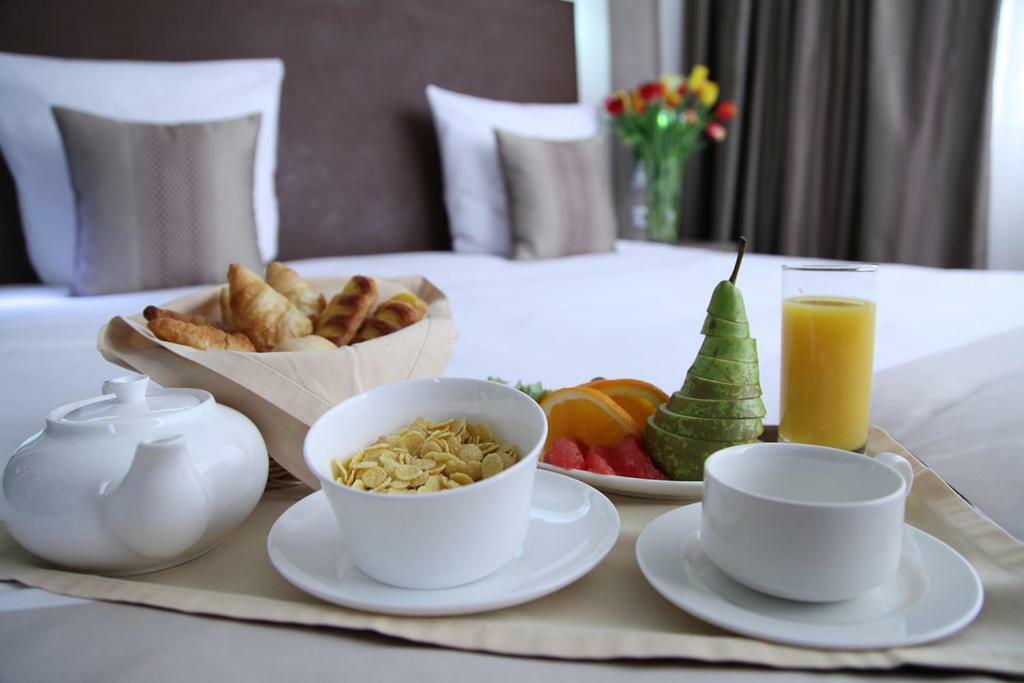 Premier Hotel Bichkek Extérieur photo
